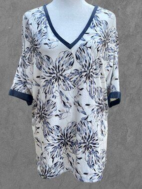 Chico's Floral Bursts Large V-Neck Elbow Sleeves Relaxed Fit Pullover Top Cream
